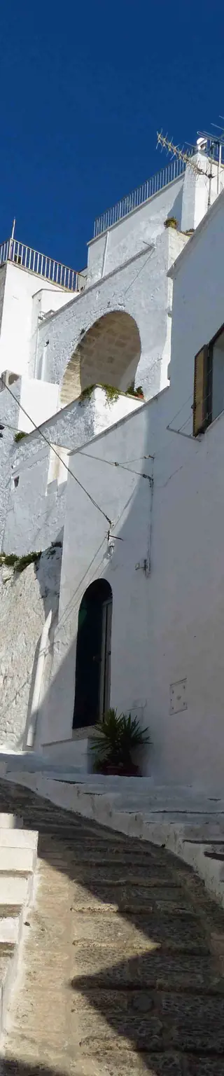 Flaniere durch die weisse Stadt Ostuni